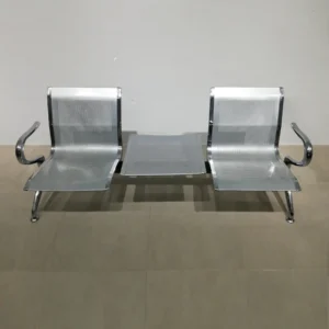 Bancada en molt bon estat de 176x60x77cm i taula 50x43x47cm en venda a cabauoportunitats.com Balaguer - Lleida - Catalunya