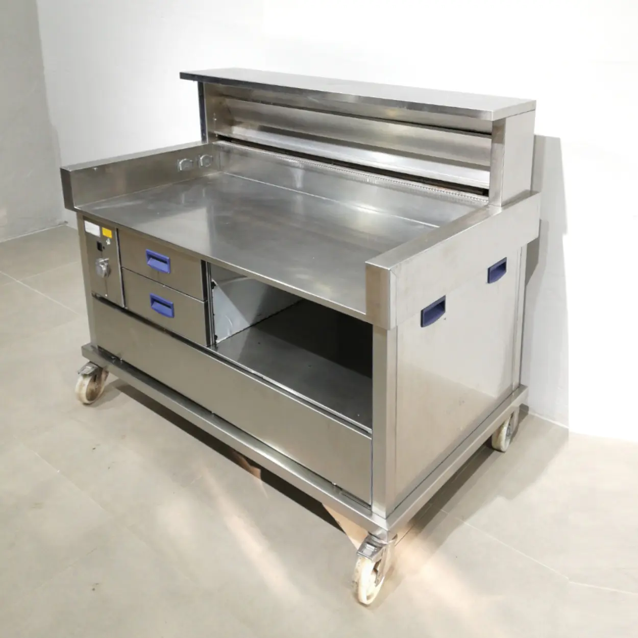 Mesa neutra inox ELECTROLUX DITO 133cm en venta en cabauoportunitats.com