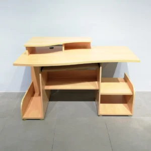 Taula per d'ordenador de 138x65x95 cm de segon amà en venda a cabauoportunitats.com Balaguer - Lleida - Catalunya