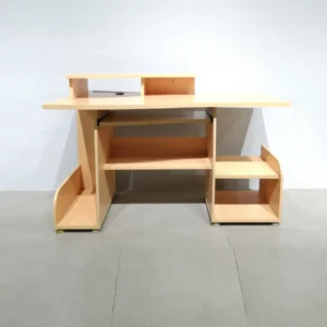 Taula per d'ordenador de 138x65x95 cm de segon amà en venda a cabauoportunitats.com Balaguer - Lleida - Catalunya