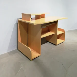 Taula per d'ordenador de 138x65x95 cm de segon amà en venda a cabauoportunitats.com Balaguer - Lleida - Catalunya