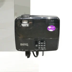 Projector BENQ amb pantalla de segona mà en venda a cabauoportunitats.com