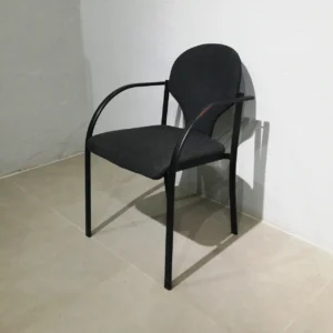 Cadira negre 54x45x91 cm de segona mà en venda a cabauoportunitats.com