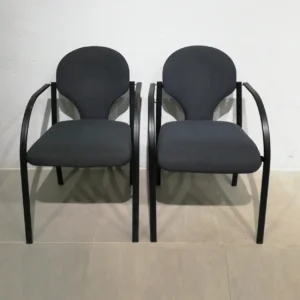 Cadira negre 54x45x91 cm de segona mà en venda a cabauoportunitats.com