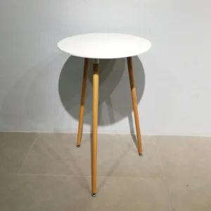 Taula alta de fusta de 70x70x108 cm de segona mà en venda a a cabauoportunitats.com