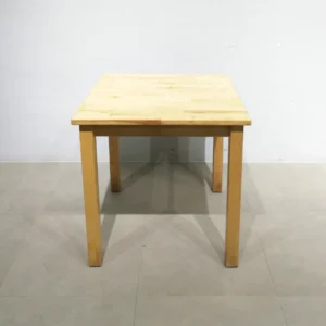 Mesa de madera de haya de 74x74cm de segunda mano en venta en cabauoportunitats.com