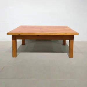 Taula de fusta baixa110x71x43 cm de segona mà en venda a cabauoportunitats.com