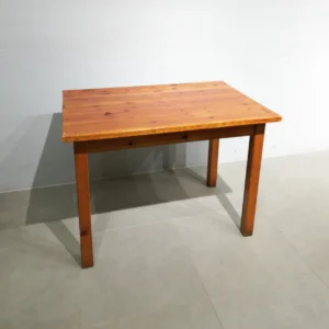 Taula de fusta 110x73x79 cm de segona mà a cabauoportunitats.com