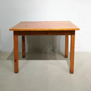 Taula de fusta 110x73x79 cm de segona mà a cabauoportunitats.com