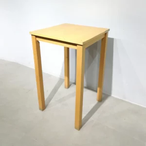 Taula de fusta 70x70x110 cm de segona mà a cabauoportunitats.com