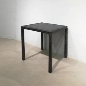 Mesa para terraza 70x70x74cm de segunda mano en cabauoportunitats.com