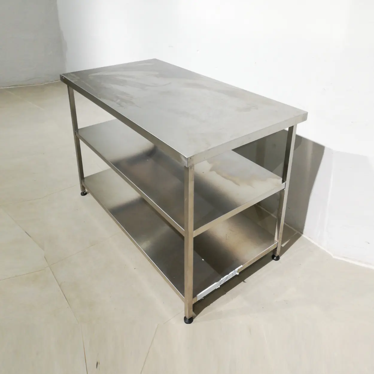 Taula d'acer inoxidable de 120x65x84 cm en venda a cabauoportunitats.com