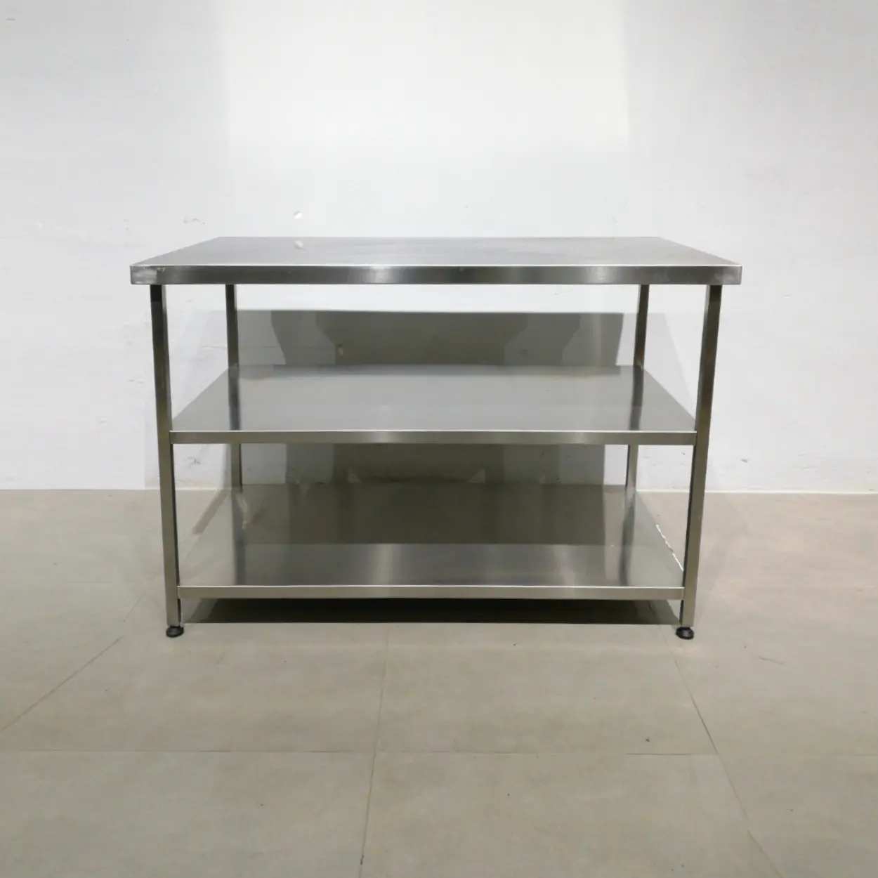 Taula d'acer inoxidable de 120x65x84 cm en venda a cabauoportunitats.com