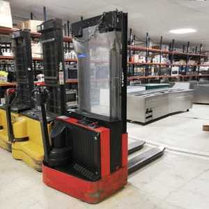 Apilador eléctrico LOC de segunda mano en venta en cabauoportunitats.com