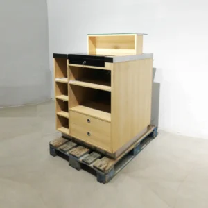 Mostrador de melamina de segunda mano de 123 cm para tienda, almacén... en venta en cabauoportunitats.com