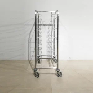 Carro de acero inoxidable para  12 bandejas de 49x60 cm de segunda mano en venta en cabauoportunitats.com