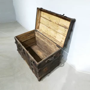 Bagul de fusta antic 86x51x60 cm en venda a cabauoportunitats.com