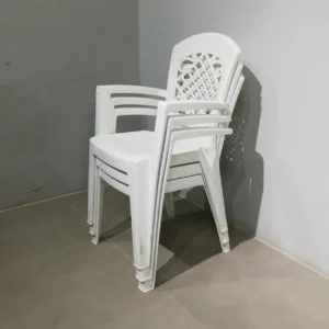 Cadira apilable de plàstic de segona mà en venda a cabauoportunitats.com