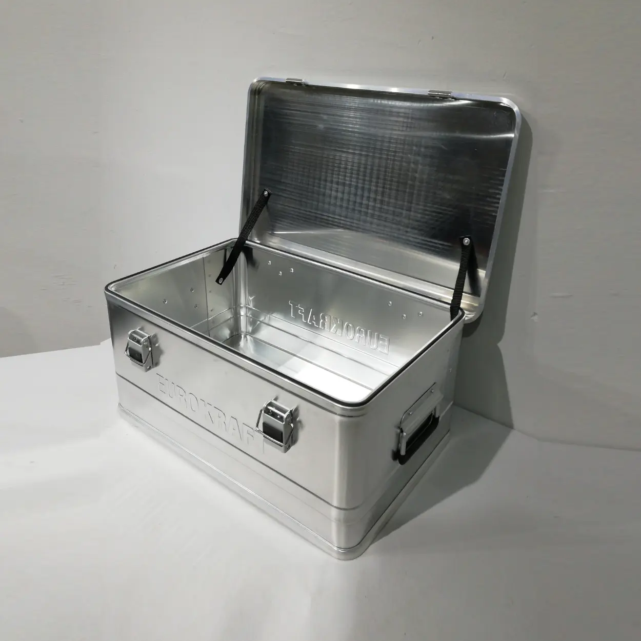 Caja de aluminio de 58x38x27 cm nueva en venta en cabauoportunitats.com