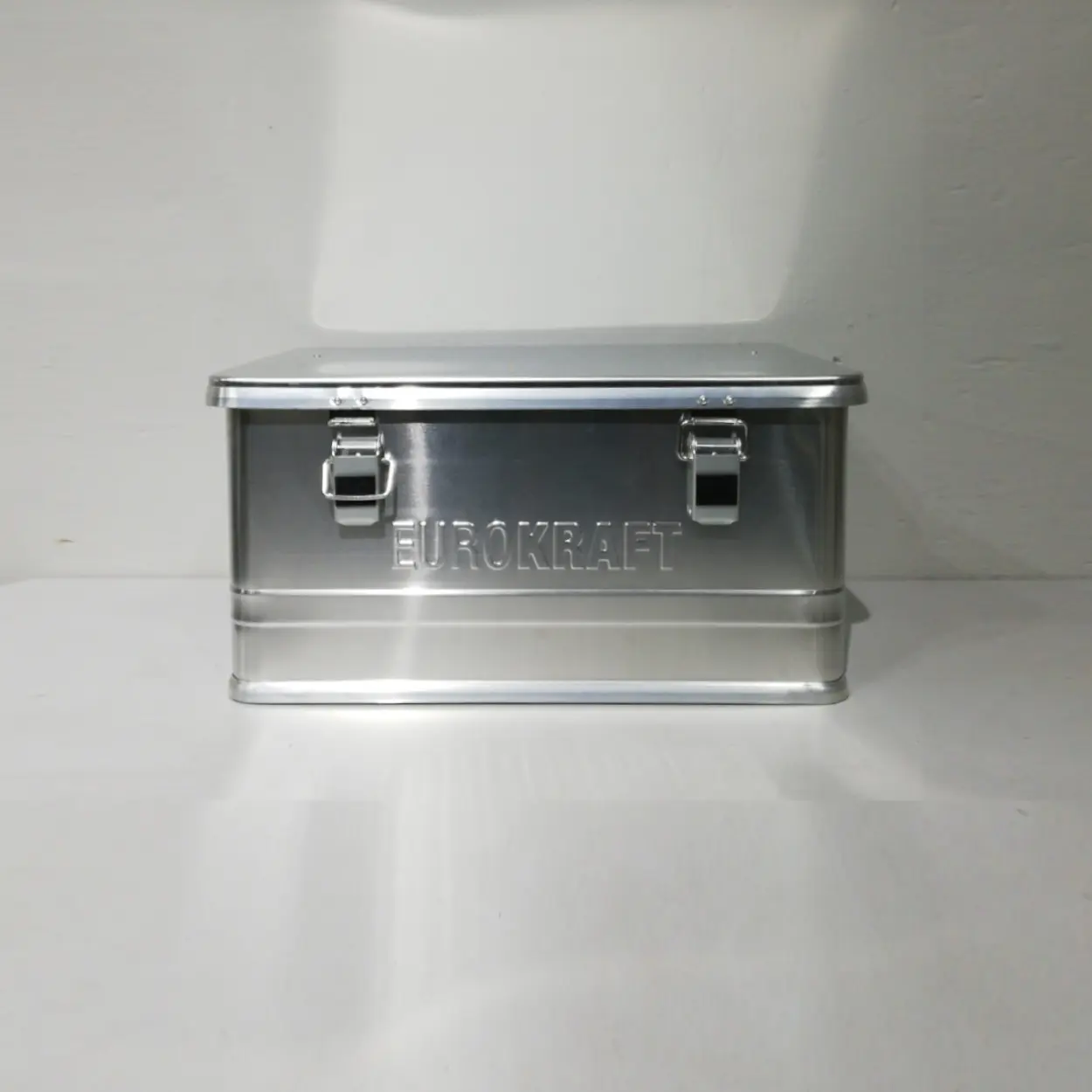 Caja de aluminio de 58x38x27 cm nueva en venta en cabauoportunitats.com