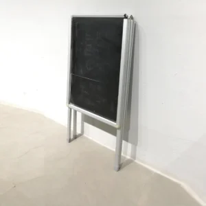 Pizarra con patas de doble cara de segunda mano en venta en cabauoportunitats.com