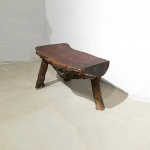 Banco de madera de color marrón con 3 pies de segunda mano 77x36x41 cm venta en cabauoportunitats.com