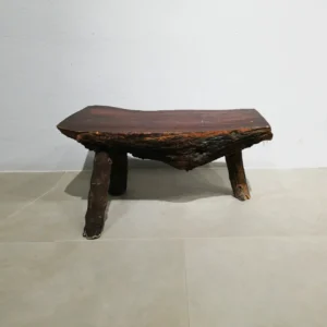 Banco de madera de color marrón con 3 pies de segunda mano 77x36x41 cm venta en cabauoportunitats.com