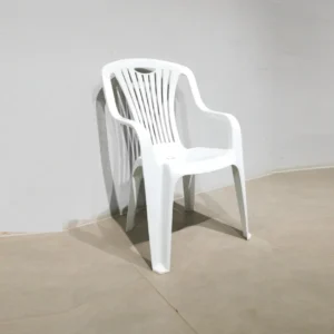 Cadira apilable de plàstic de segona mà en venda a cabauoportunitats.com