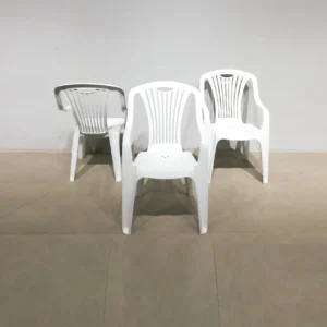 Cadira apilable de plàstic de segona mà en venda a cabauoportunitats.com