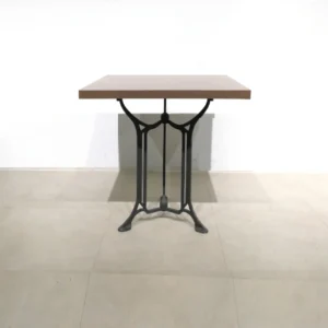 Mesa de bar de 80x69x80 cm de segunda mano en muy buen estado en venta en cabauoportuntiats.com