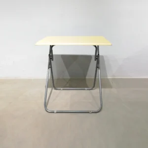 Mesa plegable de segunda mano 72x51x72 cm con tara estética en venta en cabauoportunitats.com