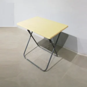 Mesa plegable de segunda mano 72x51x72 cm con tara estética en venta en cabauoportunitats.com