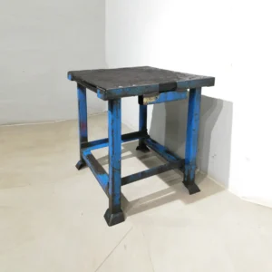 Banc de treball de 68 cm de segona mà fet de xapa d'acer en venda a cabauoportunitats.com
