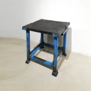 Banc de treball de 68 cm de segona mà fet de xapa d'acer en venda a cabauoportunitats.com
