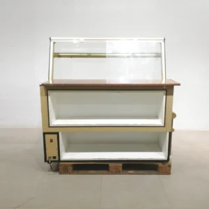 Vitrina expositora INFRICO (134x104x131cm) de segona mร per a botiga en venda a cabauoportunitats.com