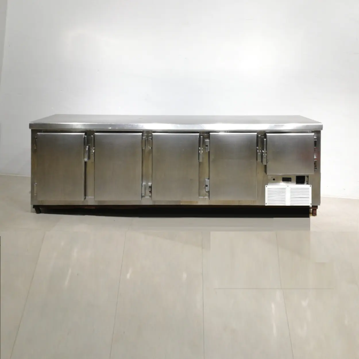 Sotamostrador amb 5 ports 251x58x86 cm de segona mà en venda a cabauoportunitats.com