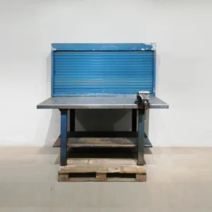 Banc de treball amb armari i cargol de taula 180cm de segona mà en venda a cabauoportunitats.com Balaguer - Lleida - Catalunya
