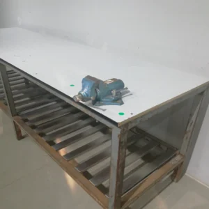 Banc de treball de xapa amb cargol 228x64x84 cm d'ocasió en venda a cabauoportunitats.com