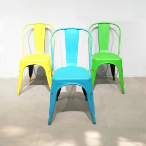 Cadires metàl·liques apilables de colors d'ocasió en venda a cabauoportunitats.com