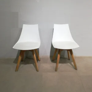Lot de 6 cadires de plàstic de segona mà en bon estat en venda a cabauoportunitats.com