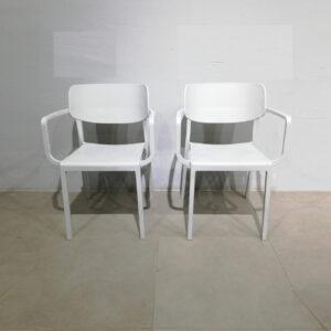 Sillas apilables de plástico gris 55x43x78cm de segunda mano en venta en cabauoportunitats.com