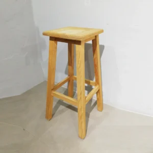Lot de 2 tamborets de fusta de segona mà en bon estat en venda a cabauoportunitats.com
