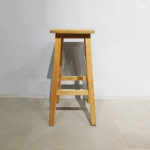 Lot de 2 tamborets de fusta de segona mà en bon estat en venda a cabauoportunitats.com