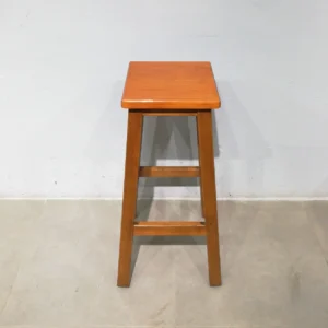 Lot de 4 tamborets de fusta de segona mà en bon estat en venda a cabauoportunitats.com