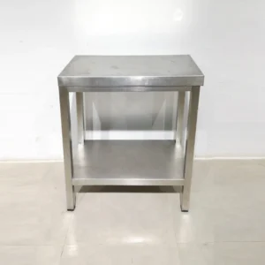 Taula d'acer inoxidable 75x35x85cm de segona mà en bon estat en venda a cabauoportunitats.com