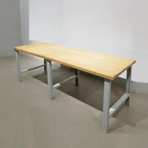 Banc de treball de fusta de 250x90x84 cm de segona mà en venda a cabauoportunitats.com