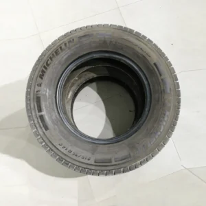 Lote de 2 neumáticos MICHELIN AGILIS 215 75 R16C de segunda mano
