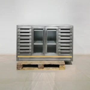 Escaparate de melamina de color gris de 150x50x90cm de segunda mano en buen estado en venta en cabauoportunitats.com