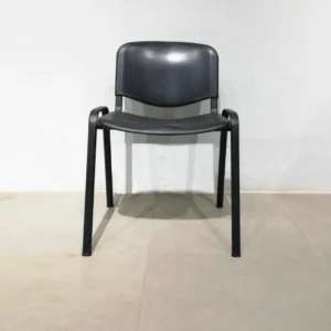 Sillas negras para terraza de segunda mano hechas de plástico en buen estado en venta en cabauoportunitats.com