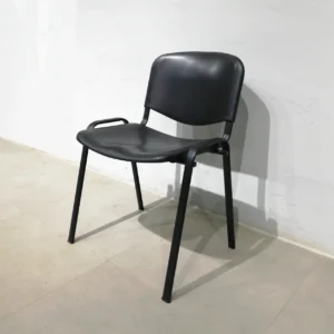 Sillas negras para terraza de segunda mano hechas de plástico en buen estado en venta en cabauoportunitats.com